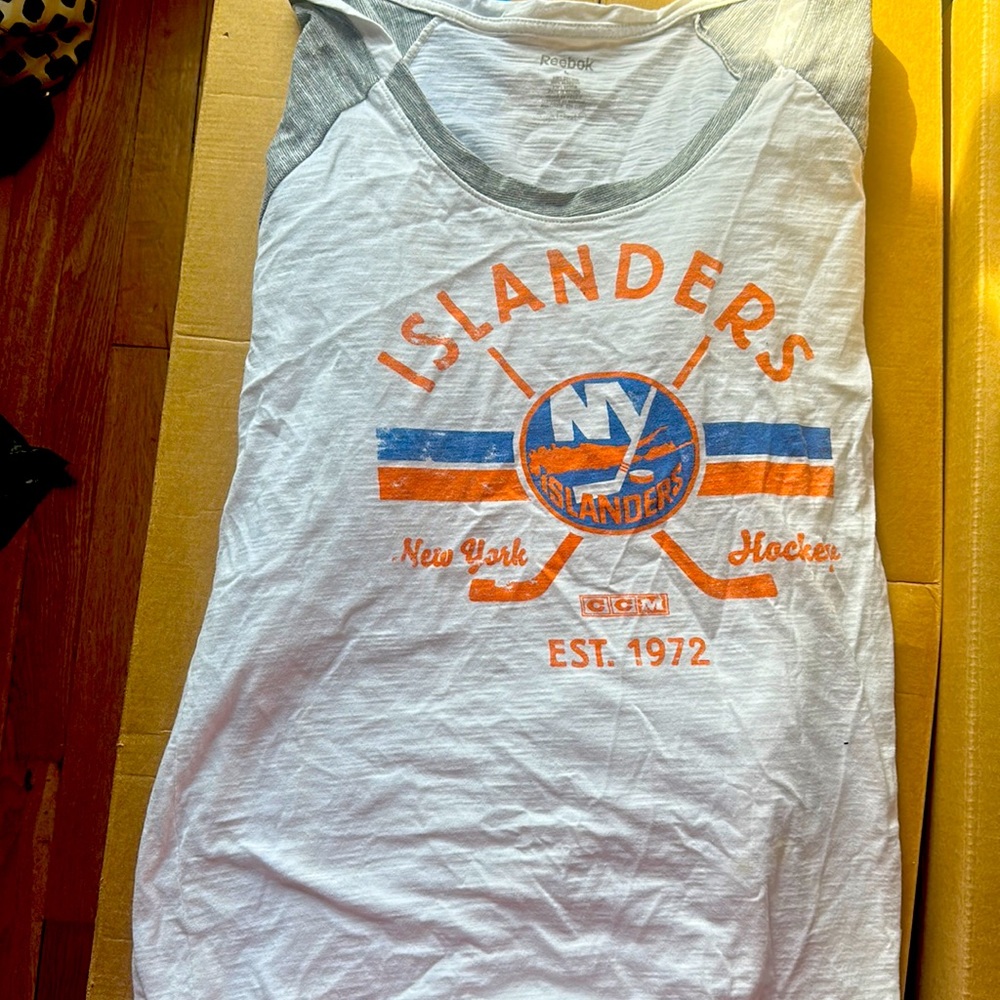 Never worn Light weight Longsleeved ladies, Reebok Islanders shirt